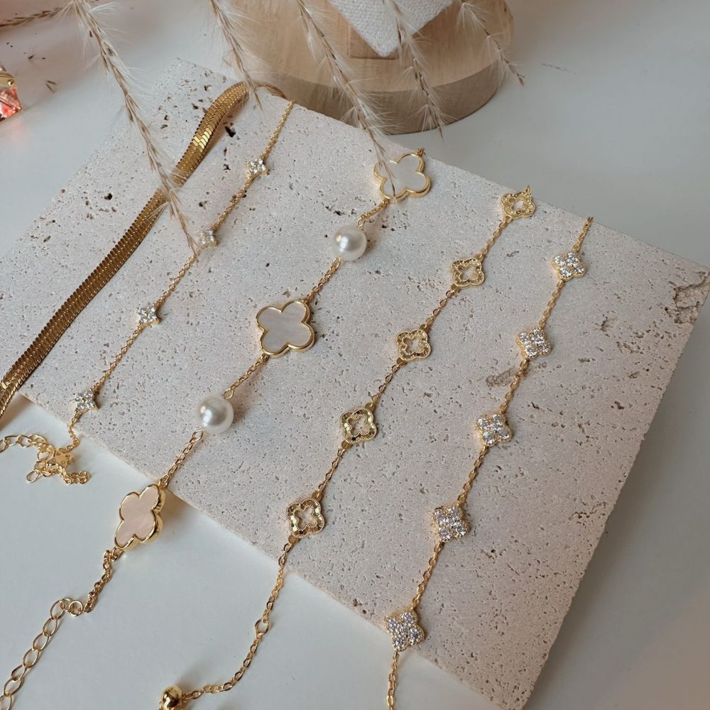 Mini Clover Gold Bracelet - Image 3