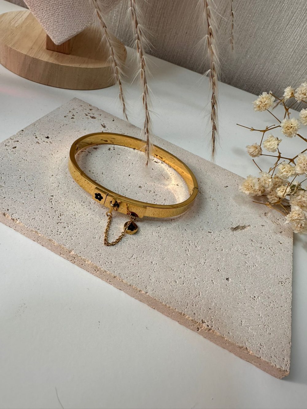Clover Linked Bangle - Image 3